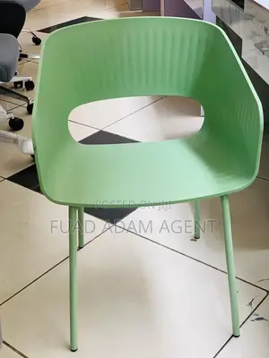 Modern Plastic Chair With Metal Legs ዘመናዊ ፕላስቲክ ወንበር