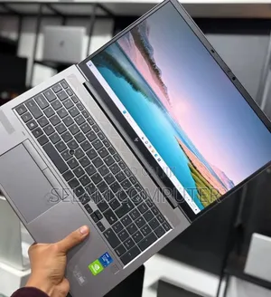 New Laptop HP ZBook Studio 16GB Intel Core i7 SSD 512GB