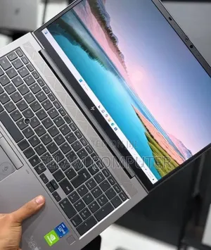 New Laptop HP ZBook Studio 16GB Intel Core i7 SSD 512GB
