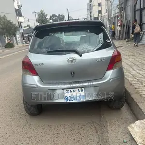 Toyota Yaris 2010 Silver