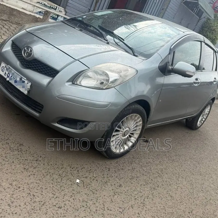 Toyota Yaris 2010 Silver