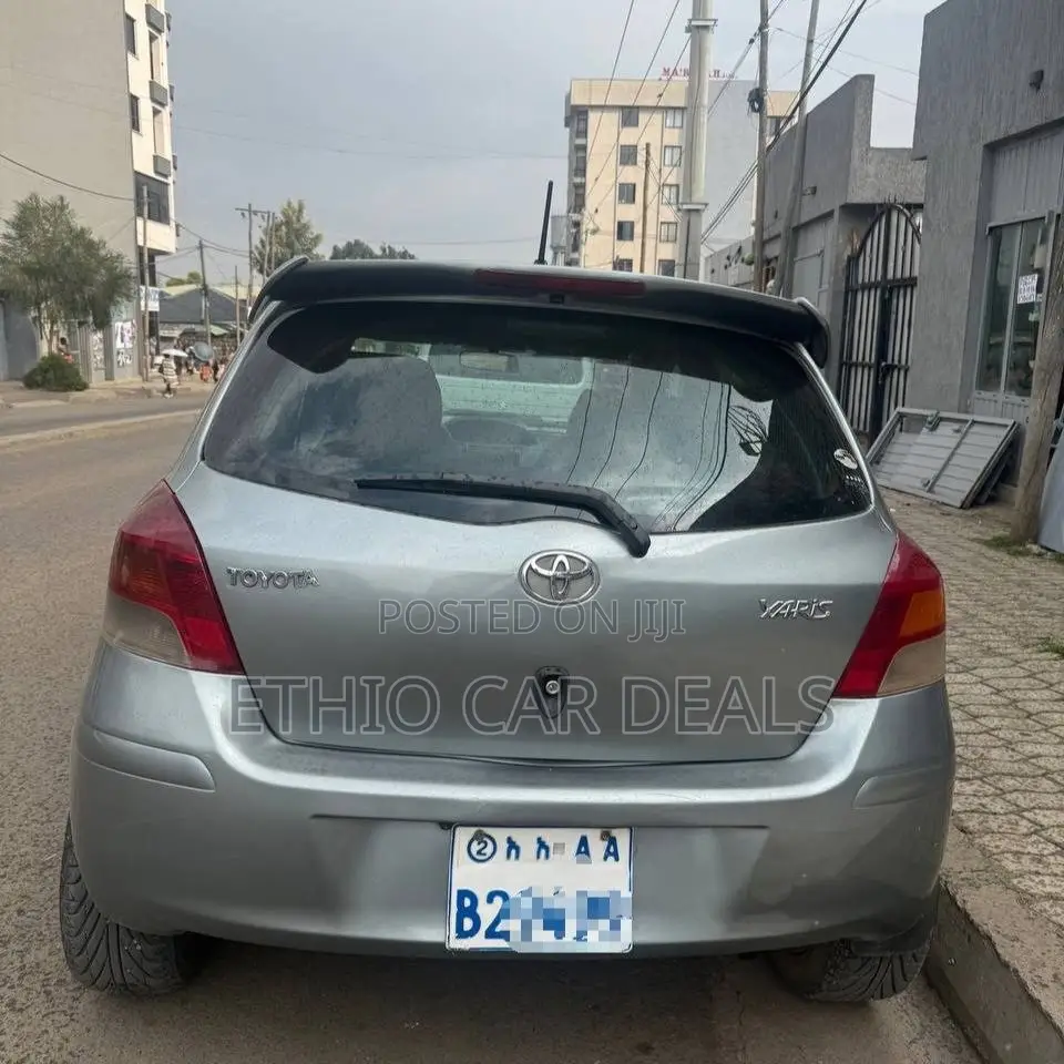 Toyota Yaris 2010 Silver