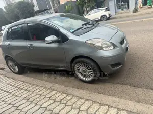 Toyota Yaris 2010 Silver