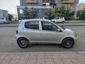 Toyota Vitz 2001 Silver