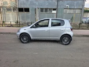 Toyota Vitz 2001 Silver