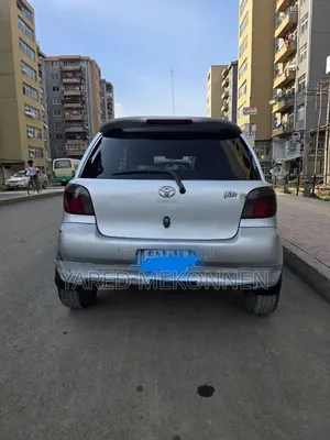 Toyota Vitz 2001 Silver