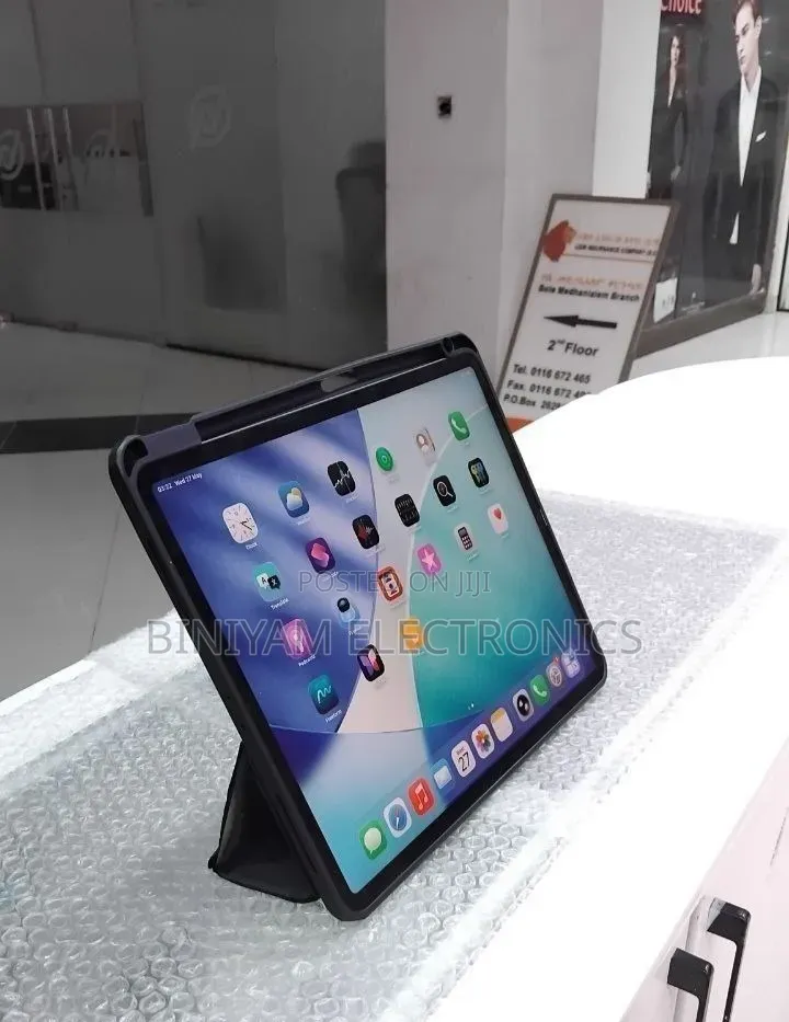 New Apple iPad Pro 12.9 (2020) 1 TB Black