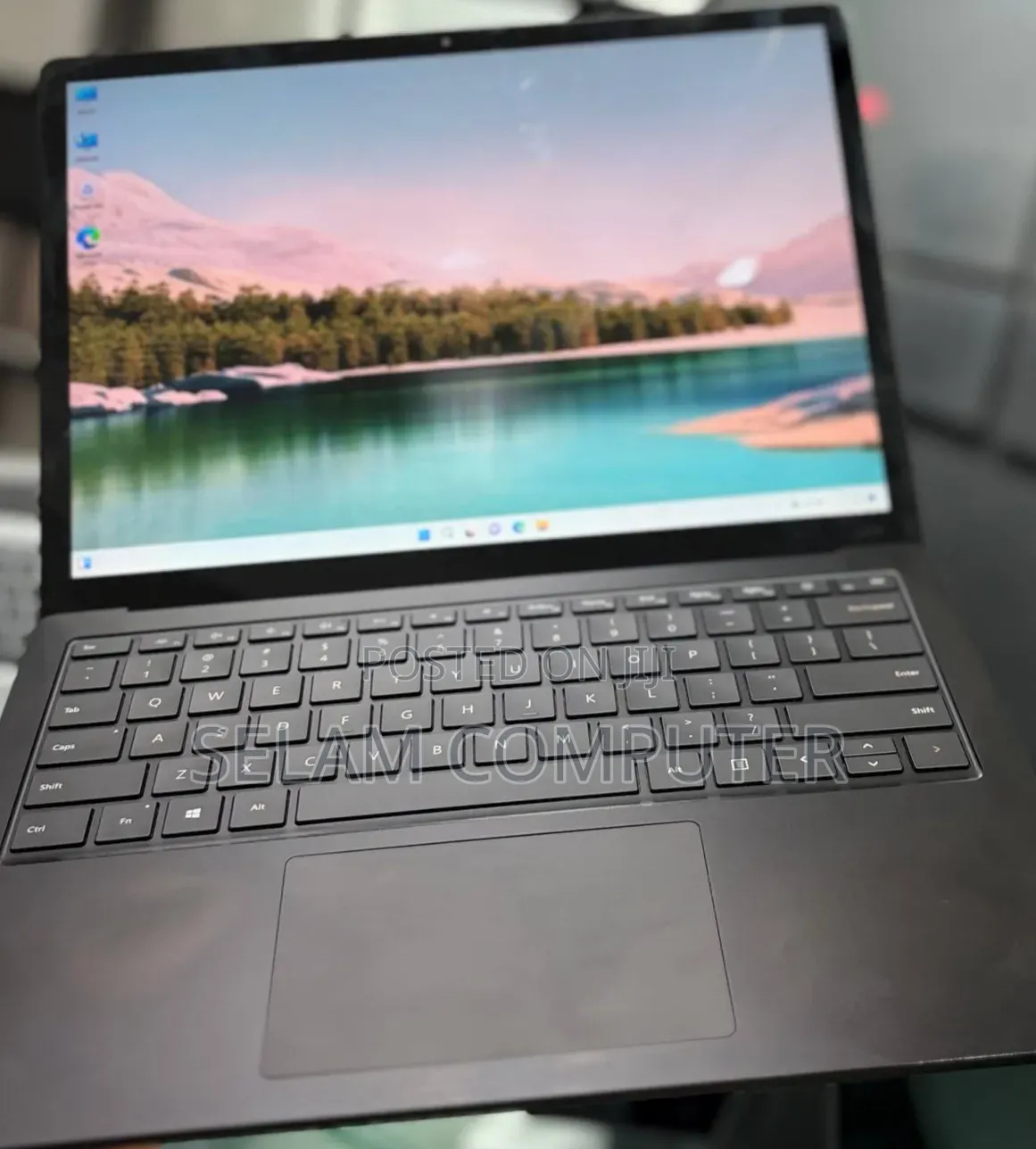 New Laptop Microsoft Surface 16GB Intel Core i7 SSD 512GB