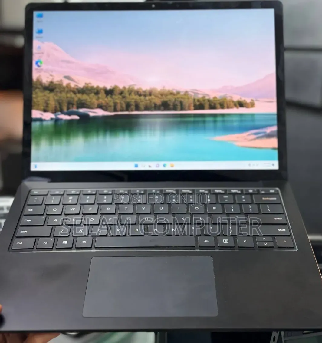 New Laptop Microsoft Surface 16GB Intel Core i7 SSD 512GB
