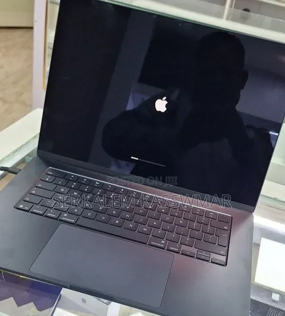 New Laptop Apple MacBook Air 2025 M4 16GB Apple M4 SSD 256GB
