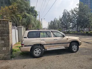 Toyota Land Cruiser 2004 Gold