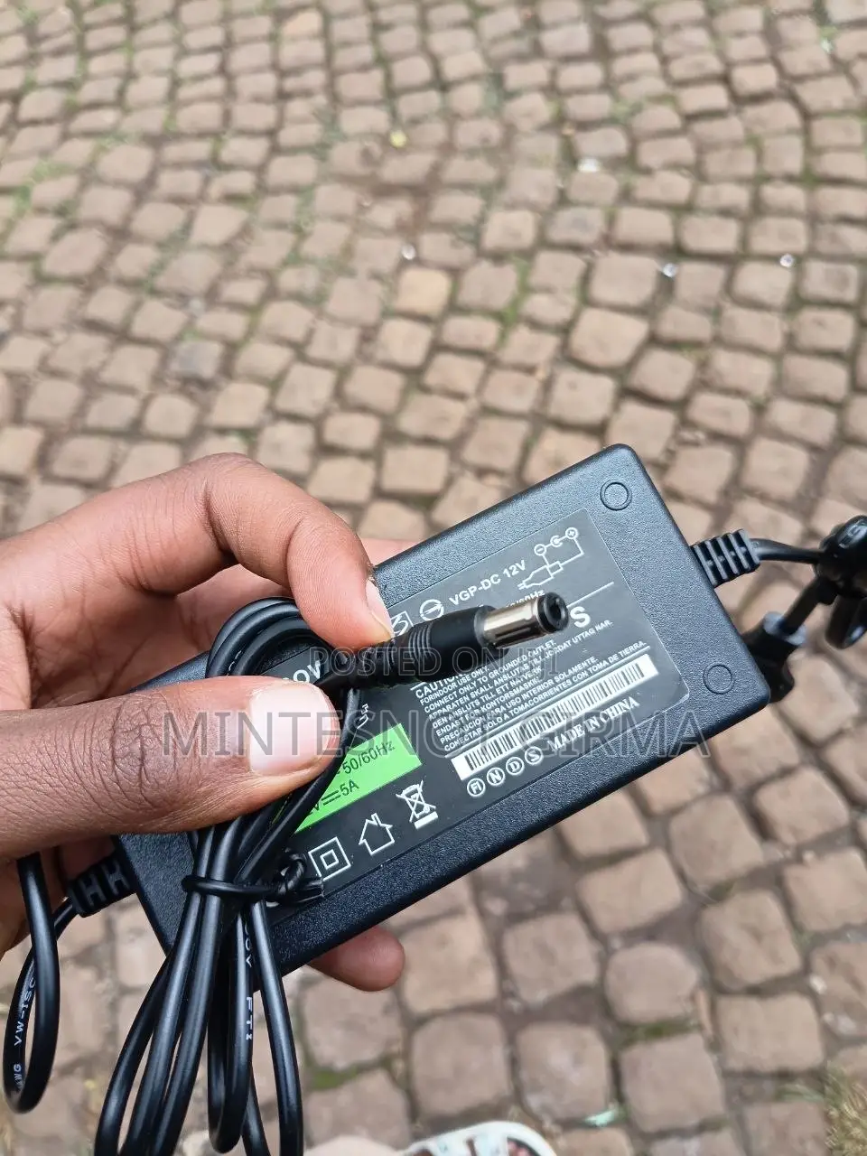 Adapter DC to AC For