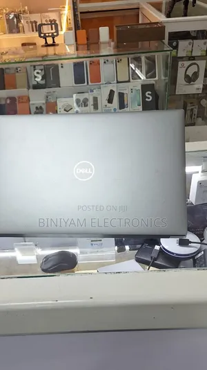 New Laptop Dell Precision 15 3520 16GB Intel Core i7 SSD 512GB