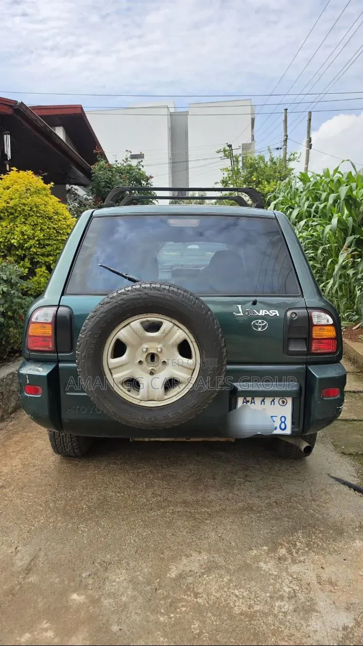 Toyota RAV4 2000 Green