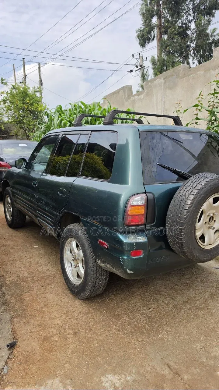 Toyota RAV4 2000 Green