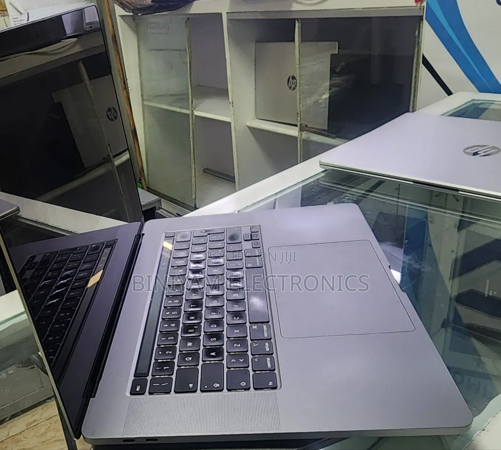 New Laptop Apple MacBook Pro 2019 16GB Intel Core i7 SSD 512GB