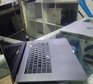 New Laptop Apple MacBook Pro 2019 16GB Intel Core i7 SSD 512GB