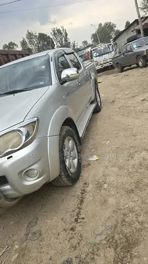 Toyota Hilux 2010 Silver