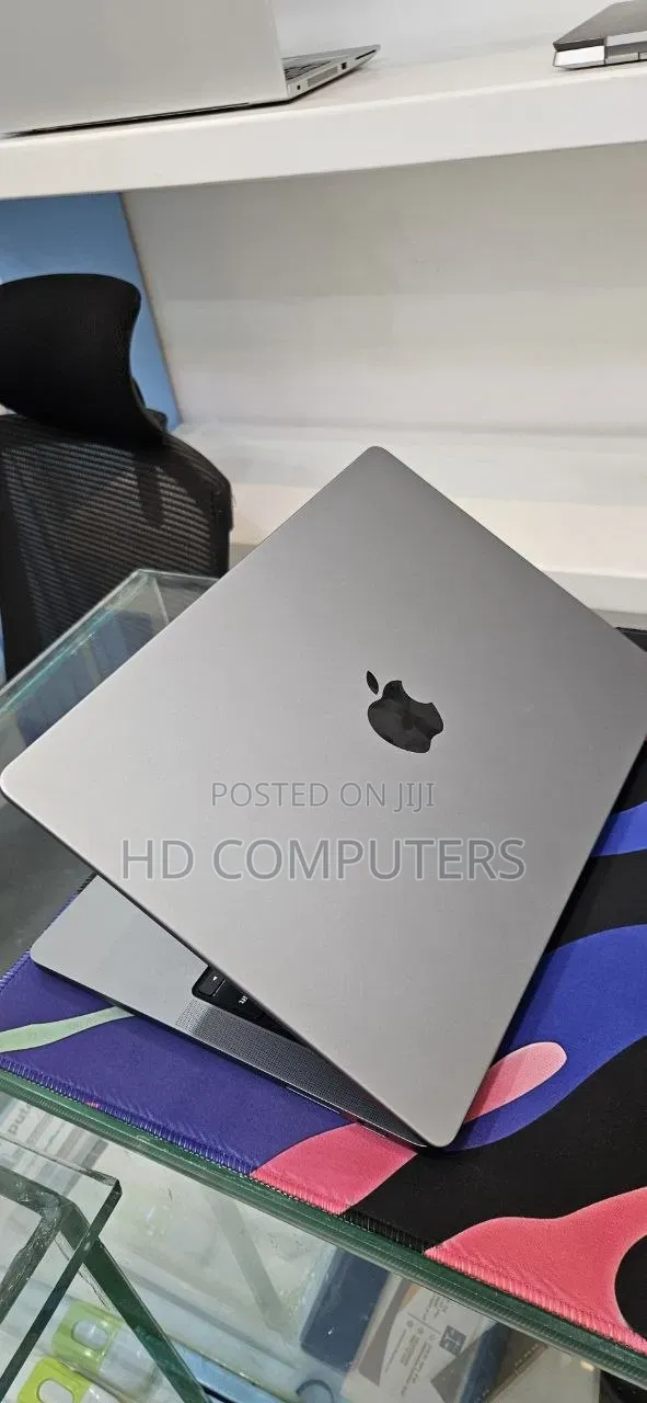 New Laptop Apple MacBook Pro 2023 M3 8GB Apple M3 Pro SSD 512GB