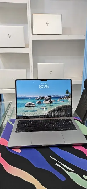 New Laptop Apple MacBook Pro 2023 M3 8GB Apple M3 Pro SSD 512GB