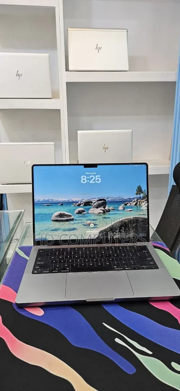 New Laptop Apple MacBook Pro 2023 M3 8GB Apple M3 Pro SSD 512GB