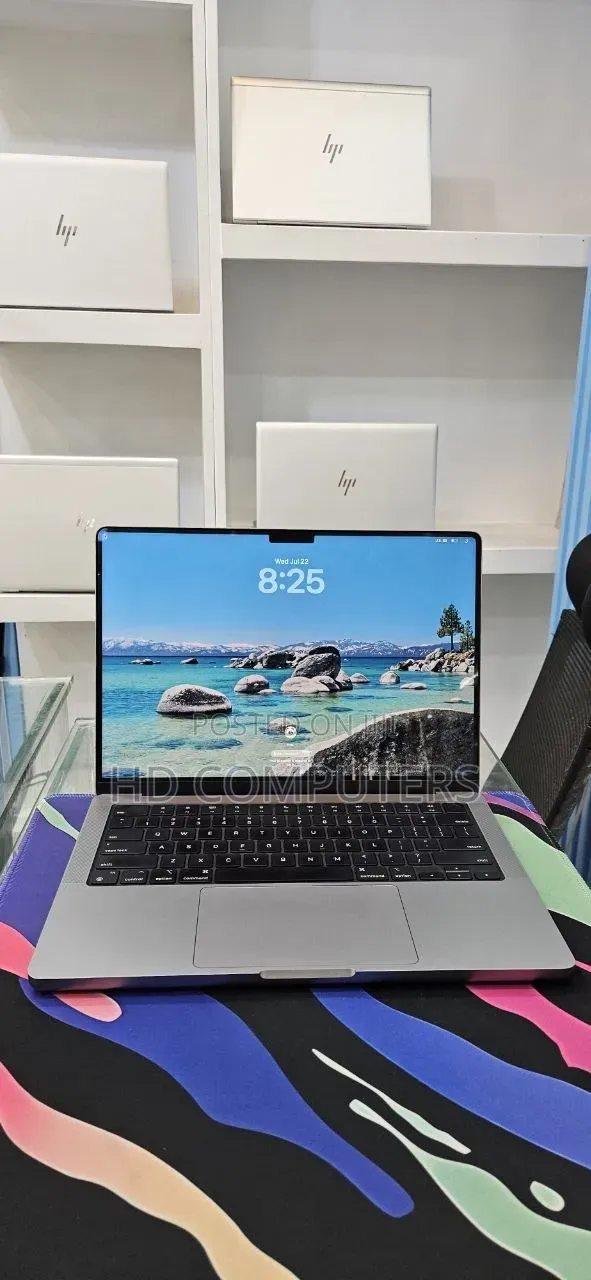New Laptop Apple MacBook Pro 2023 M3 8GB Apple M3 Pro SSD 512GB