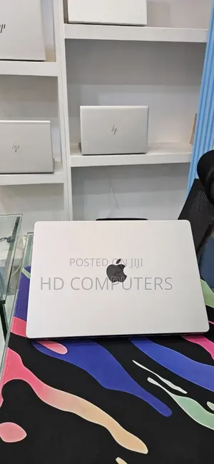 New Laptop Apple MacBook Pro 2023 M3 8GB Apple M3 Pro SSD 512GB