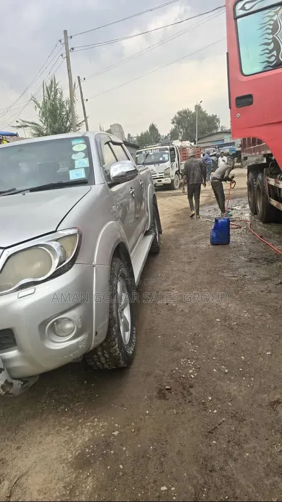 Toyota Hilux 2010 Silver
