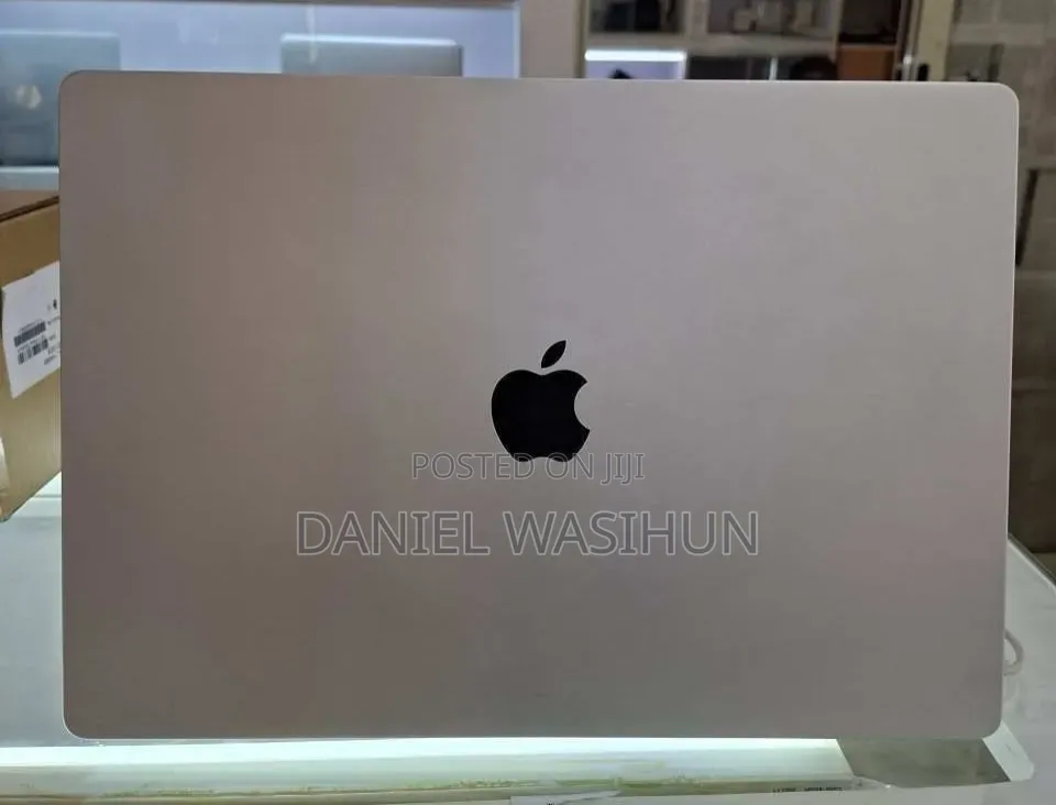 New Laptop Apple MacBook Pro 2020 M1 16GB Apple M1 Pro SSD 512GB