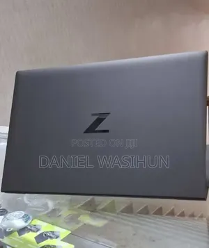 New Laptop HP ZBook Firefly G8 16GB Intel Core i7 SSD 512GB