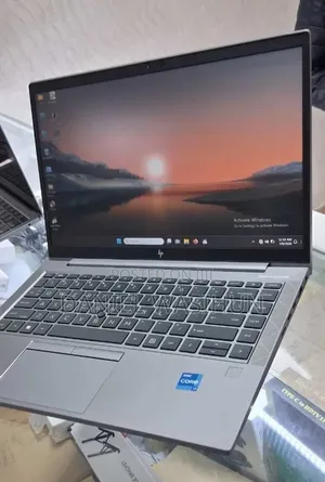 New Laptop HP ZBook Firefly G8 16GB Intel Core i7 SSD 512GB