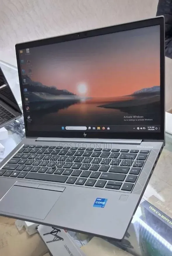 New Laptop HP ZBook Firefly G8 16GB Intel Core i7 SSD 512GB