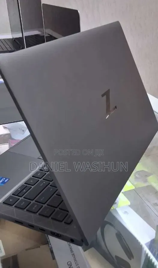 New Laptop HP ZBook Firefly G8 16GB Intel Core i7 SSD 512GB