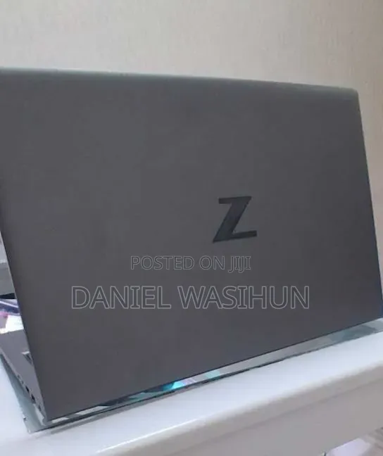 New Laptop HP ZBook Firefly G8 16GB Intel Core i7 SSD 512GB