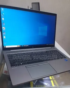 New Laptop HP ZBook Firefly G8 16GB Intel Core i7 SSD 512GB