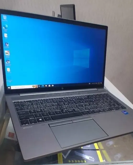 New Laptop HP ZBook Firefly G8 16GB Intel Core i7 SSD 512GB