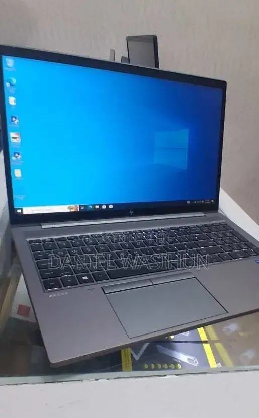 New Laptop HP ZBook Firefly G8 16GB Intel Core i7 SSD 512GB