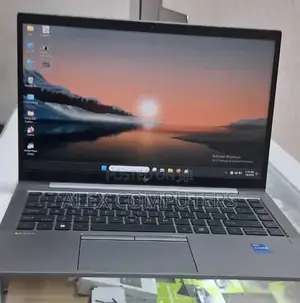 New Laptop HP ZBook Firefly G8 16GB Intel Core i7 SSD 512GB