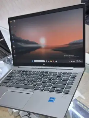 New Laptop HP ZBook Firefly G8 16GB Intel Core i7 SSD 512GB