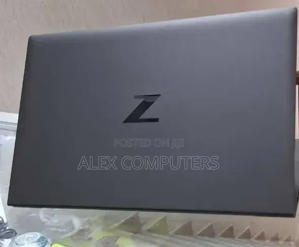 New Laptop HP ZBook Firefly G8 16GB Intel Core i7 SSD 512GB