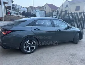Hyundai Avante 2021 Teal