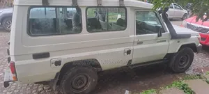 Toyota Land Cruiser 2010 White