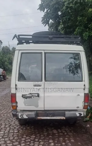 Toyota Land Cruiser 2010 White