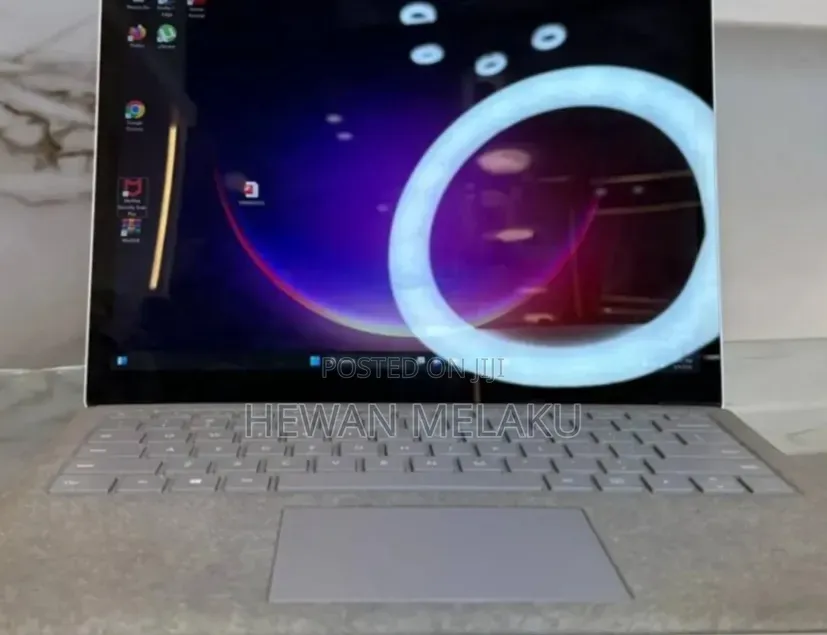 New Laptop Microsoft Surface Laptop 8GB Intel Core i5 SSD 256GB