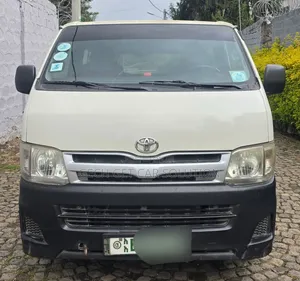 Toyota HiAce 2013 White
