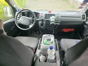 Toyota HiAce 2013 White