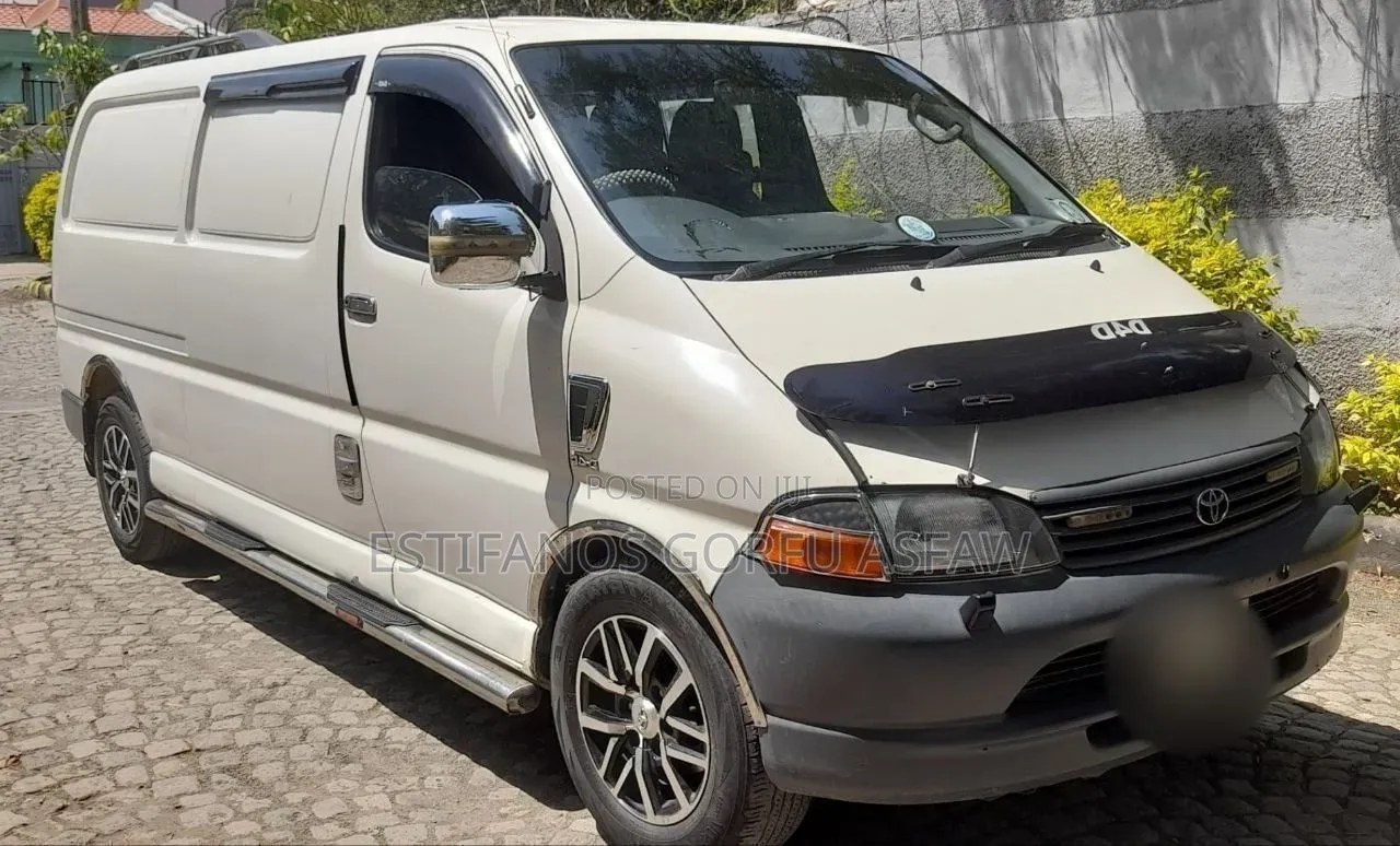 Toyota HiAce 2005 Silver