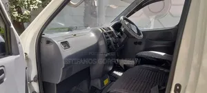 Toyota HiAce 2005 Silver