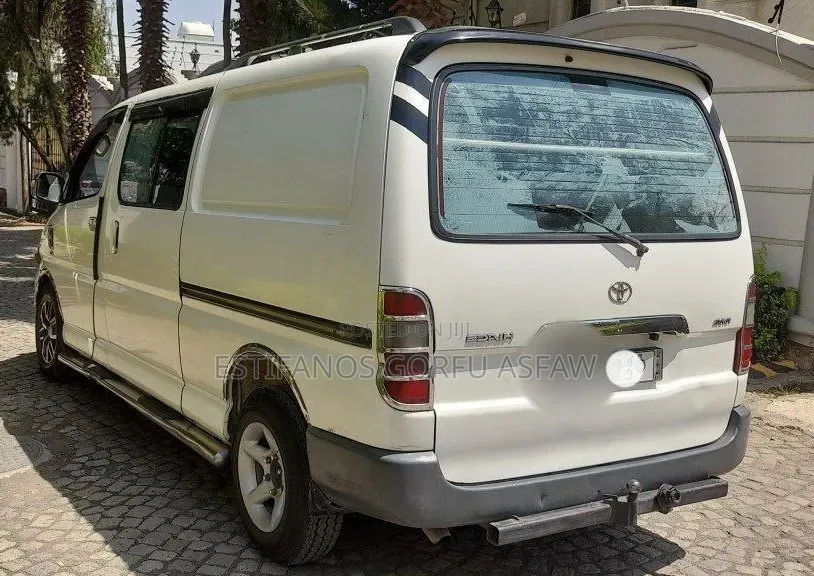 Toyota HiAce 2005 Silver