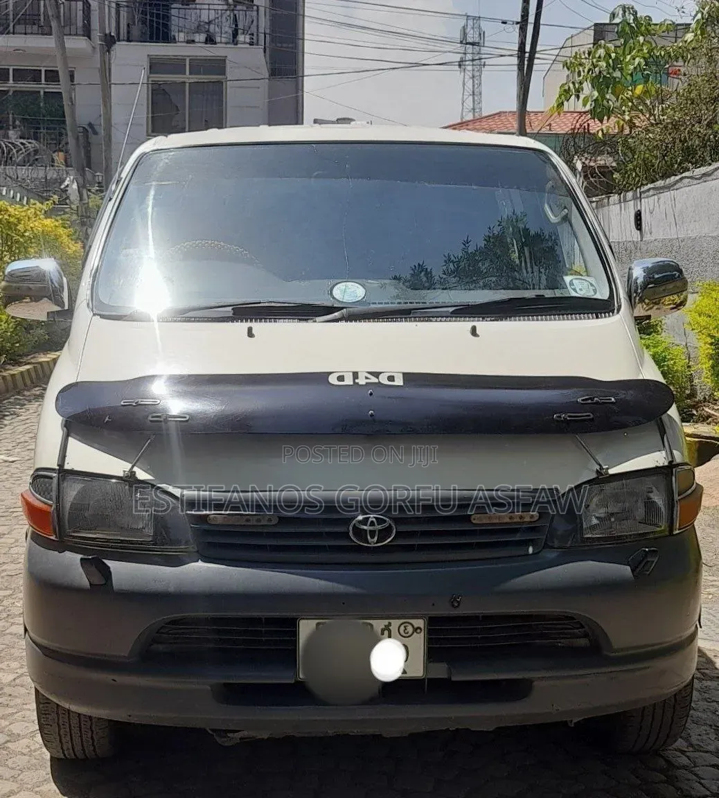 Toyota HiAce 2005 Silver